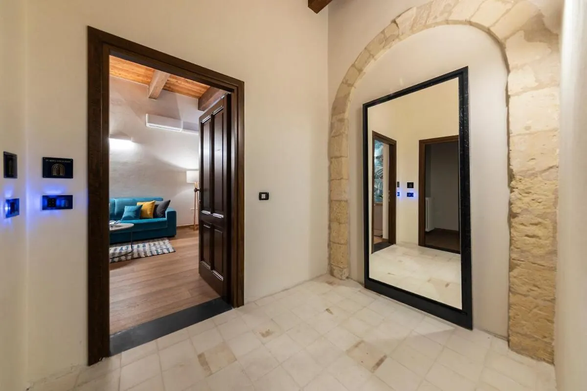 Suite Deluxe In Palazzo Storico - Centro Sassari - Appartamento Porto Vecchio 0*,  İtalya