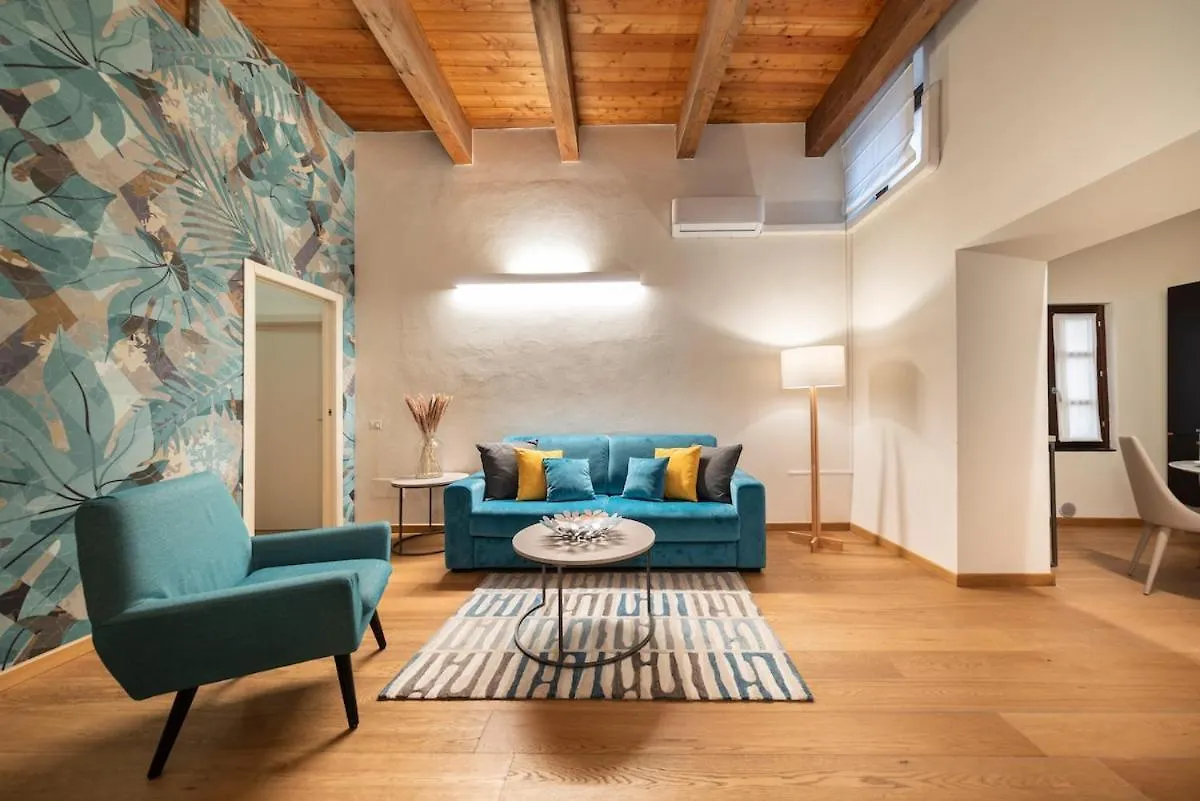 Suite Deluxe In Palazzo Storico - Centro Sassari - Appartamento Porto Vecchio 0*,  İtalya