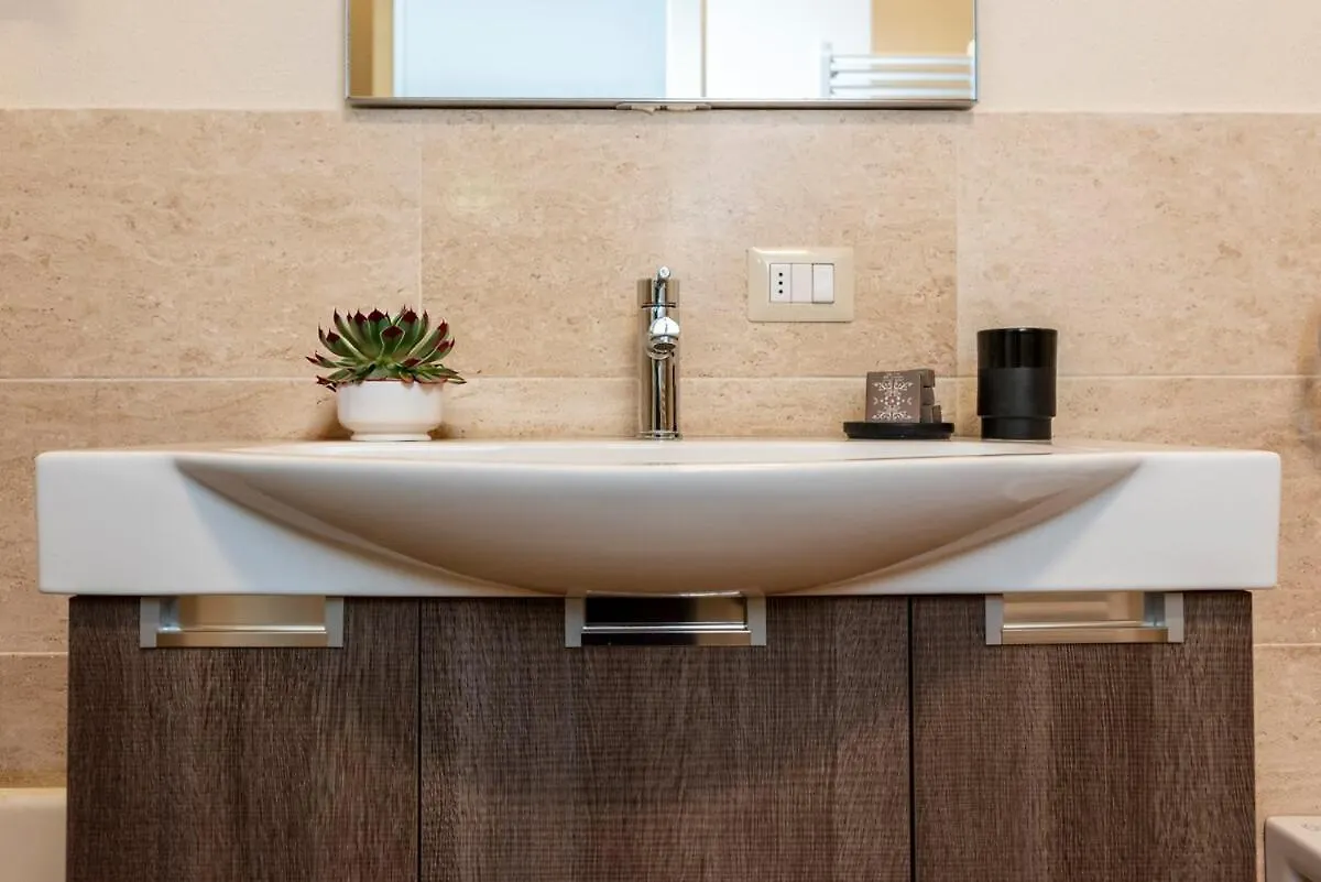 Suite Deluxe In Palazzo Storico - Centro Sassari - Appartamento Porto Vecchio 0*,  İtalya